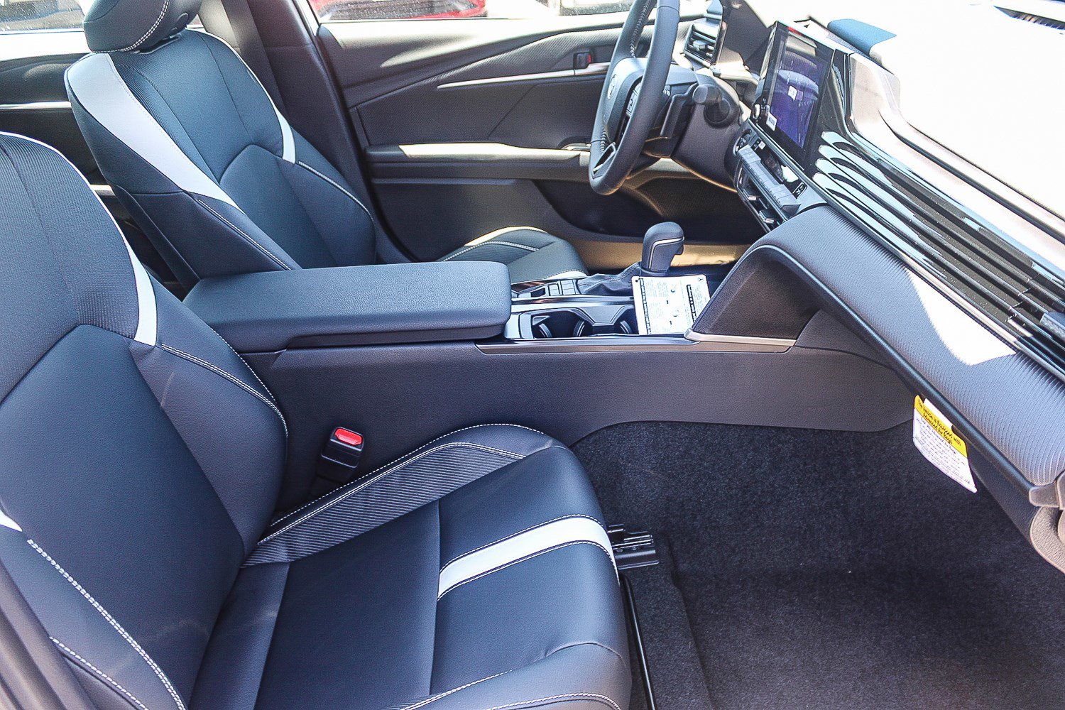 2025 Toyota Camry SE photo 17