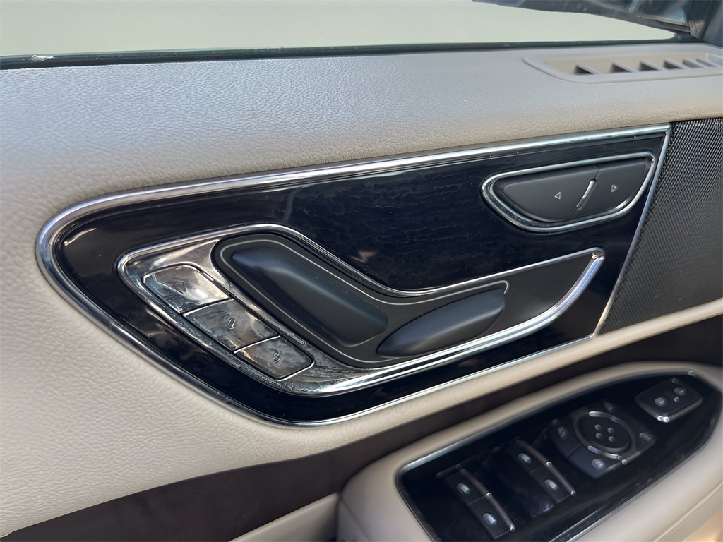 2021 Lincoln Navigator Standard photo 26