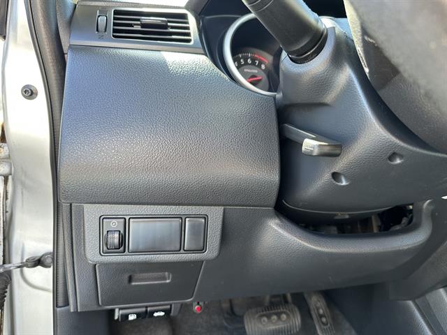 2009 Nissan Versa 1.6 Base Sedan photo 12