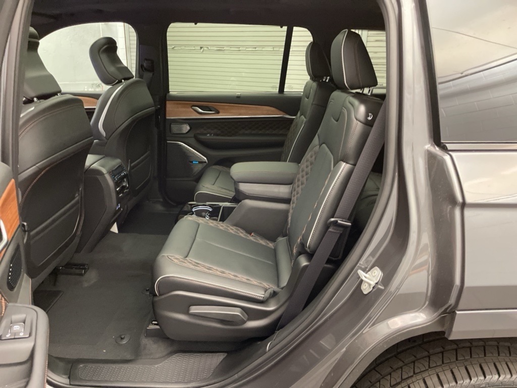 2025 Jeep Grand Cherokee L Summit Reserve photo 17