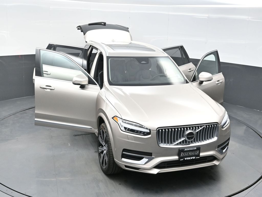 2025 Volvo XC90 T8 Plus photo 31