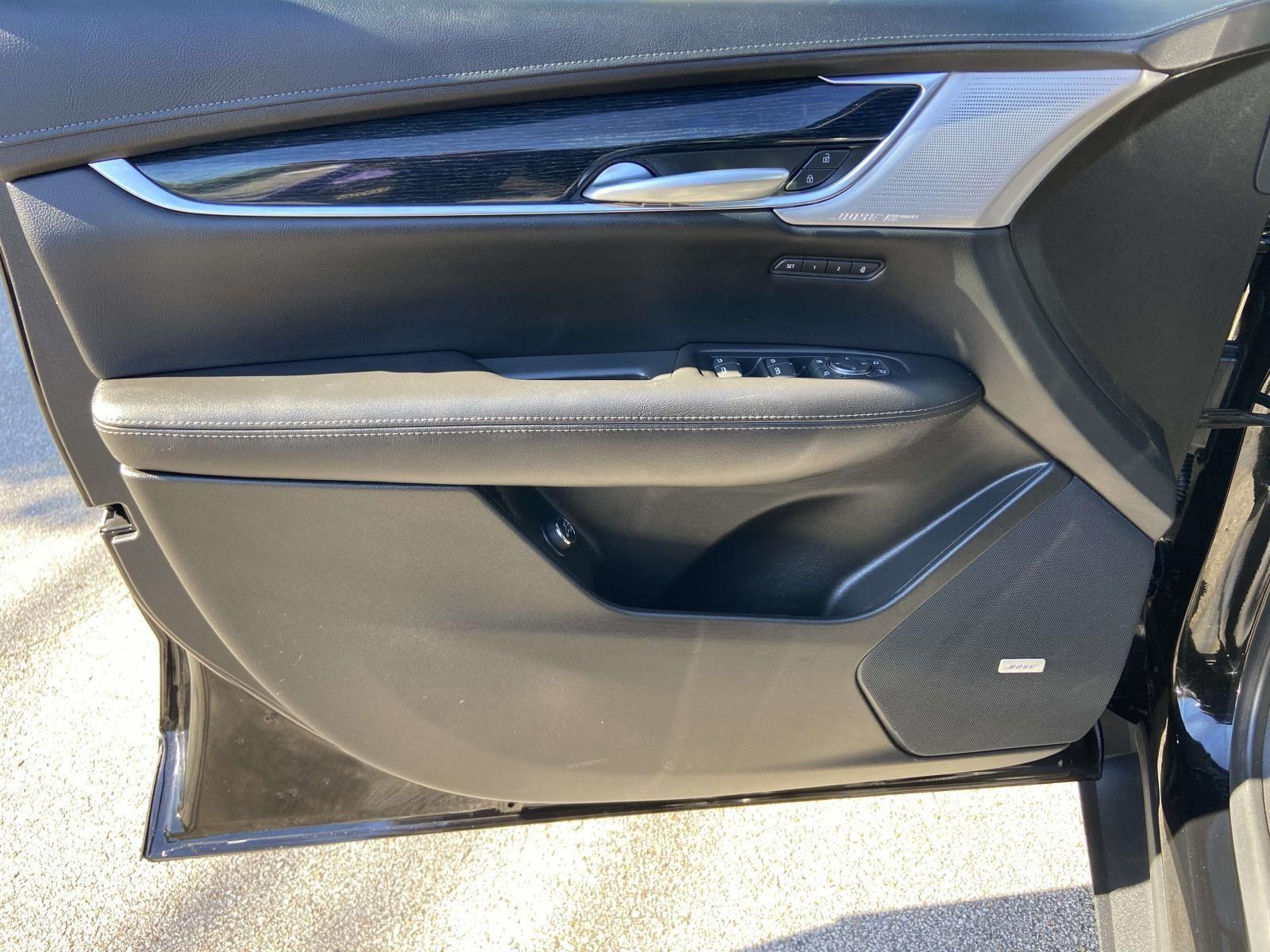 2025 Cadillac XT5 Premium Luxury photo 2