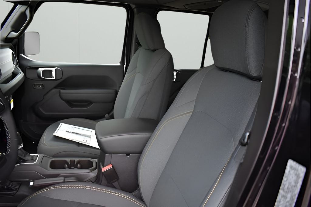 2025 Jeep Gladiator Willys photo 11