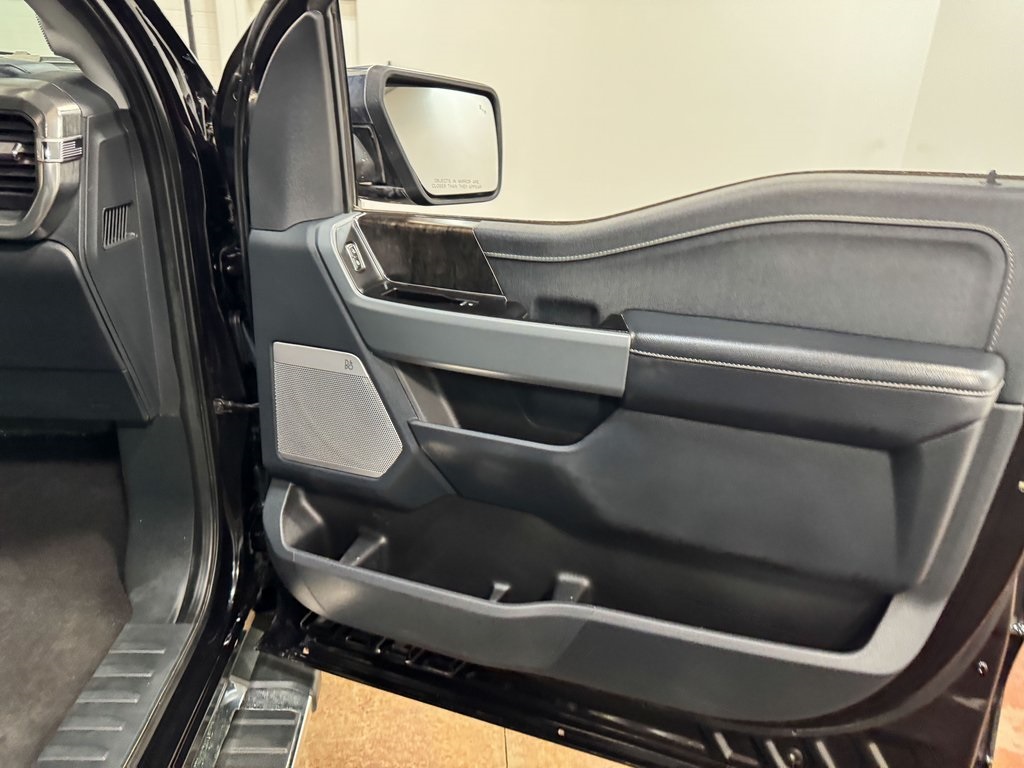 2023 Ford F-150 Lariat photo 3