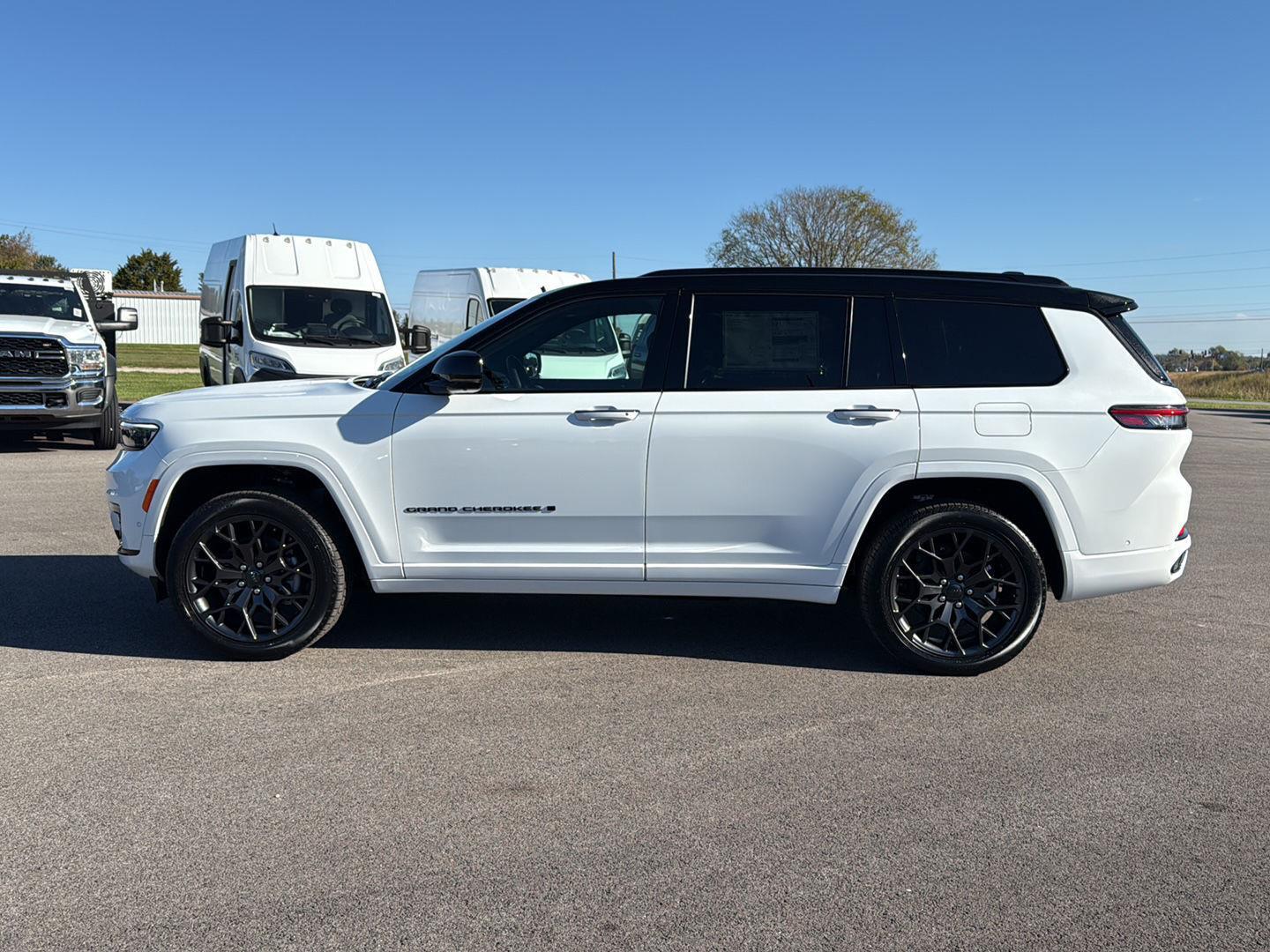 2025 Jeep Grand Cherokee L Summit photo 3