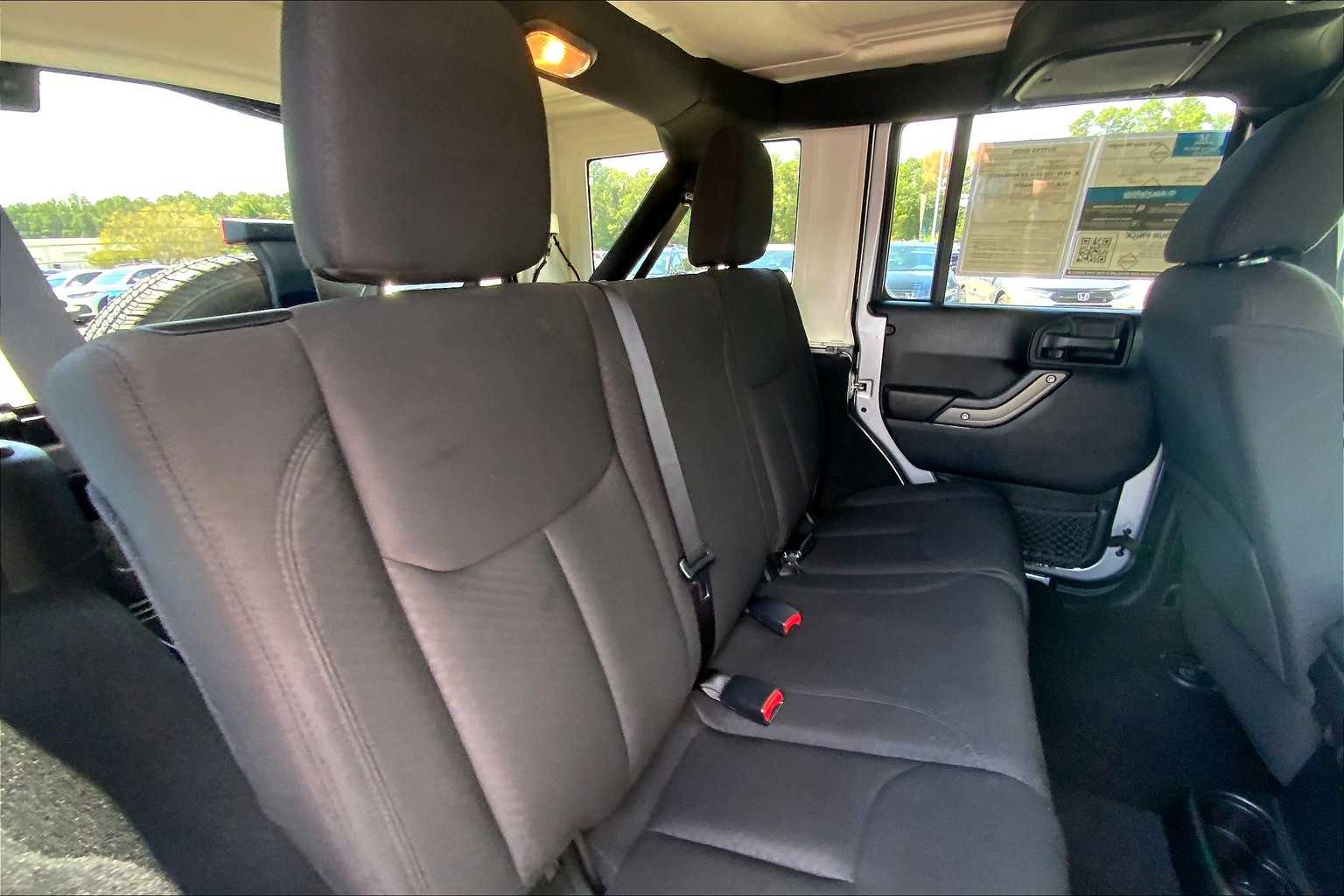 2016 Jeep Wrangler Unlimited Sport photo 18