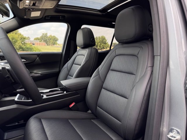 2026 Chevrolet Equinox LT photo 4