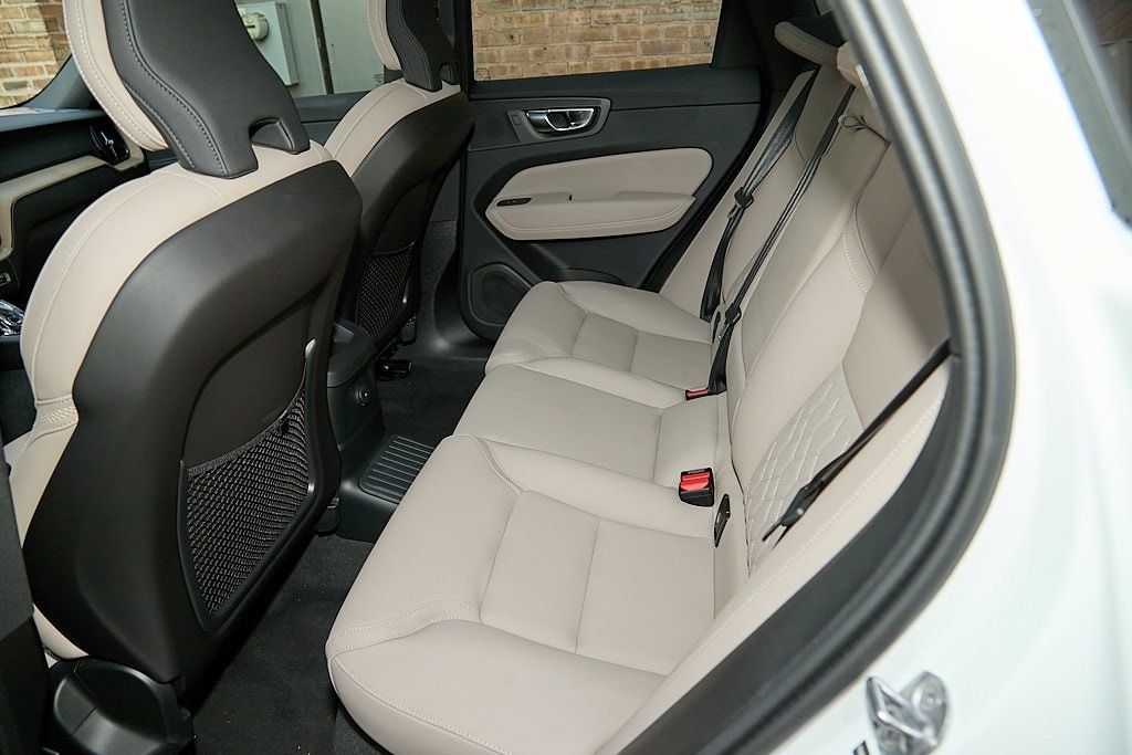 2026 VOLVO XC60 - Image 20