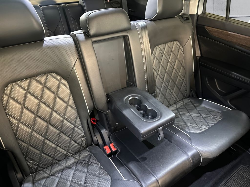 2024 Volkswagen Atlas SEL Premium R-Line photo 16
