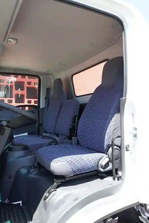 2024 Isuzu NPR photo 4