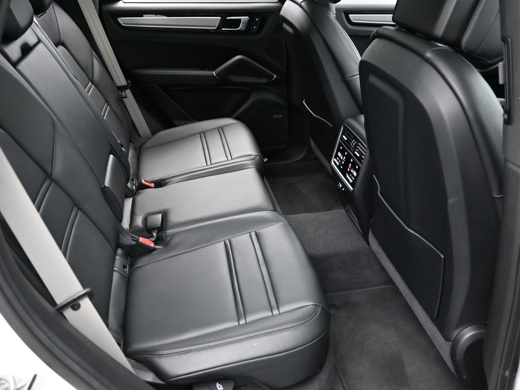 2023 Porsche Cayenne S Platinum Edition photo 26
