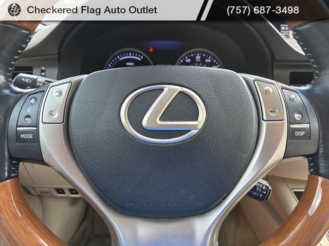 2015 Lexus ES 300h photo 12