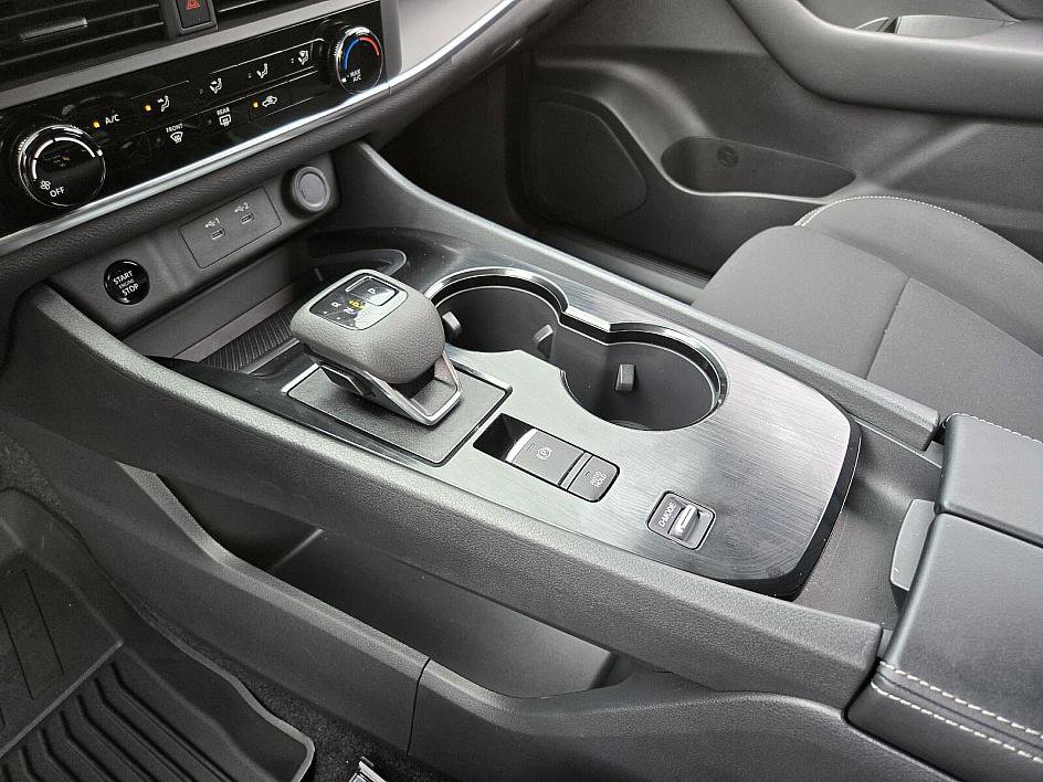 2025 Nissan Rogue S photo 15