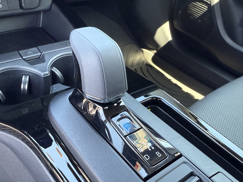 2024 Toyota Prius XLE photo 25