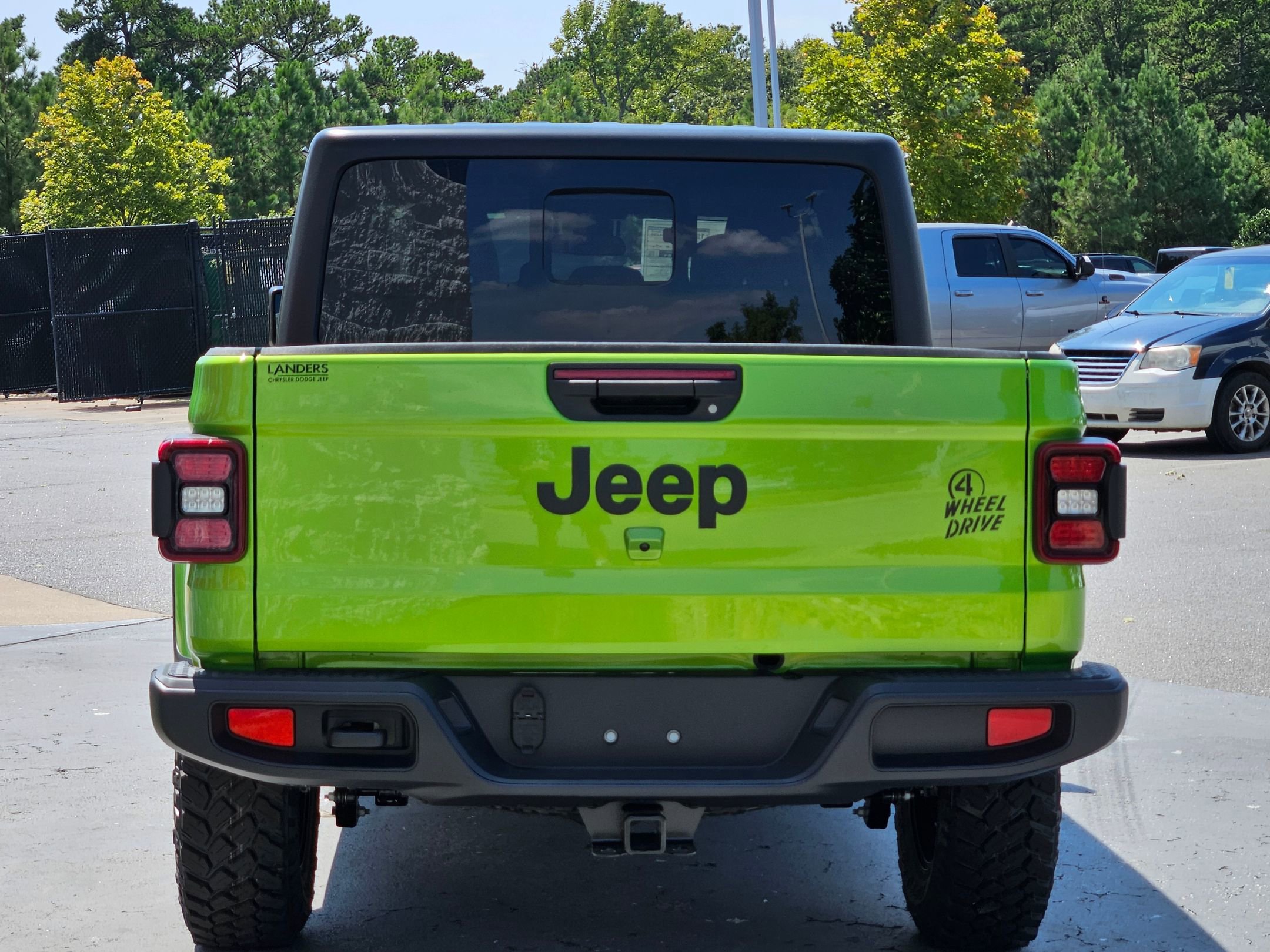 2025 Jeep Gladiator Willys photo 6