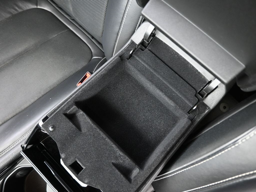 2022 Jeep Grand Cherokee Overland photo 2