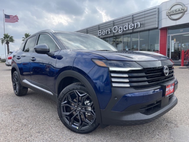 2025 Nissan Kicks SR AWD's photo