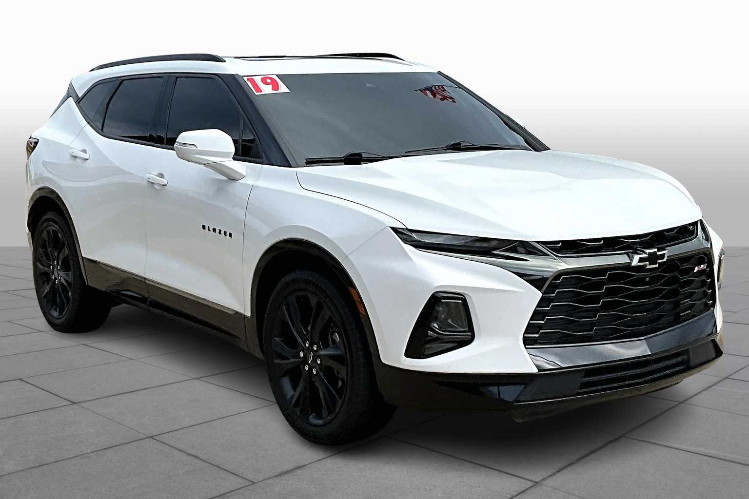 2019 Chevrolet Blazer RS photo 2