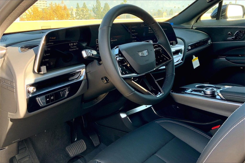 2025 Cadillac Lyriq Luxury photo 5