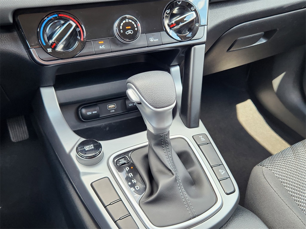 2024 Kia Seltos LX photo 22