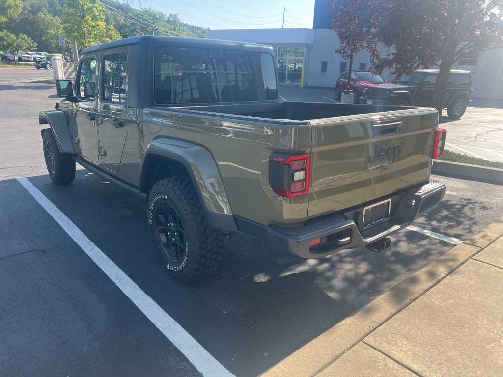 2025 Jeep Gladiator Willys photo 3