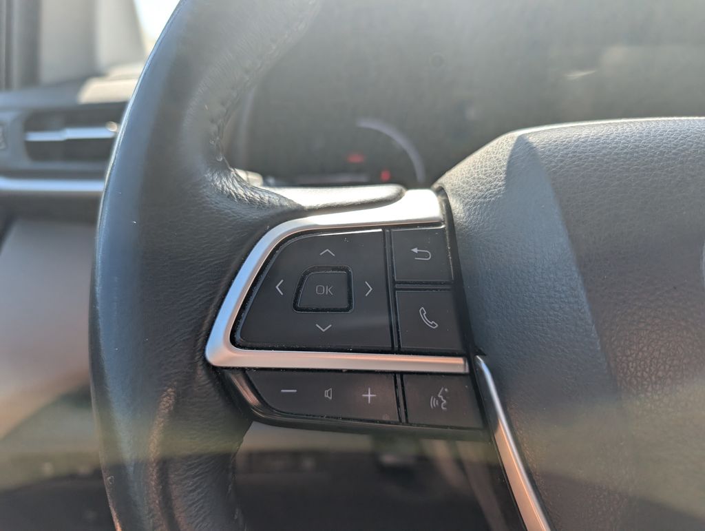 2021 Toyota Sienna XLE photo 11