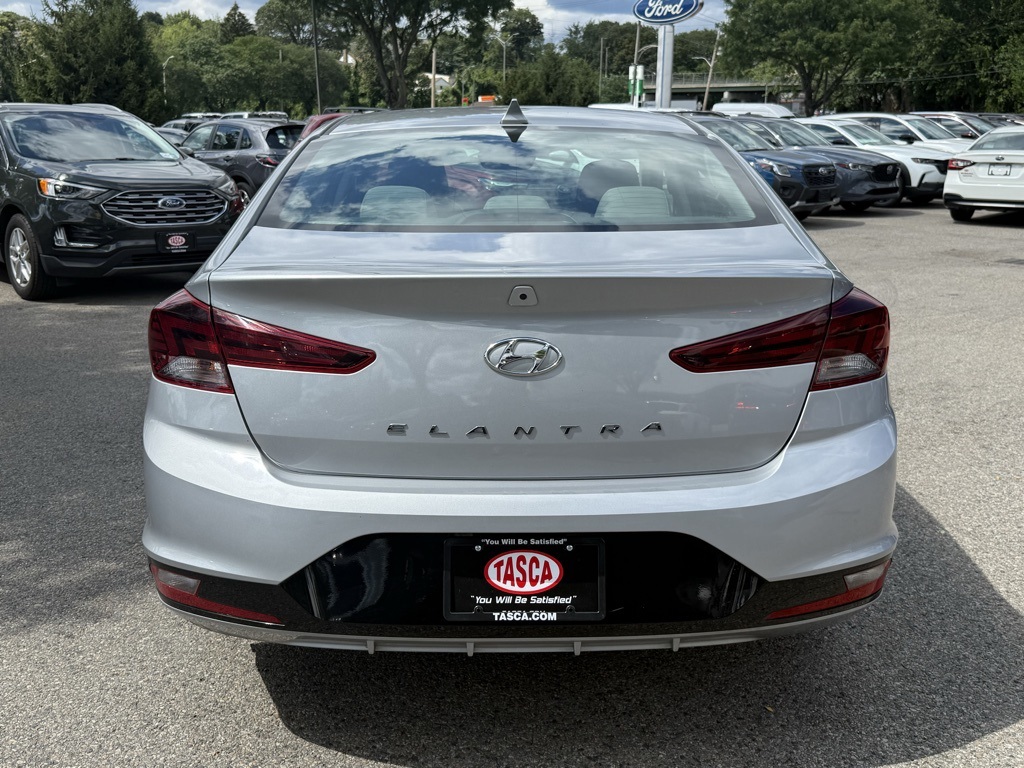 2020 Hyundai Elantra SEL photo 6