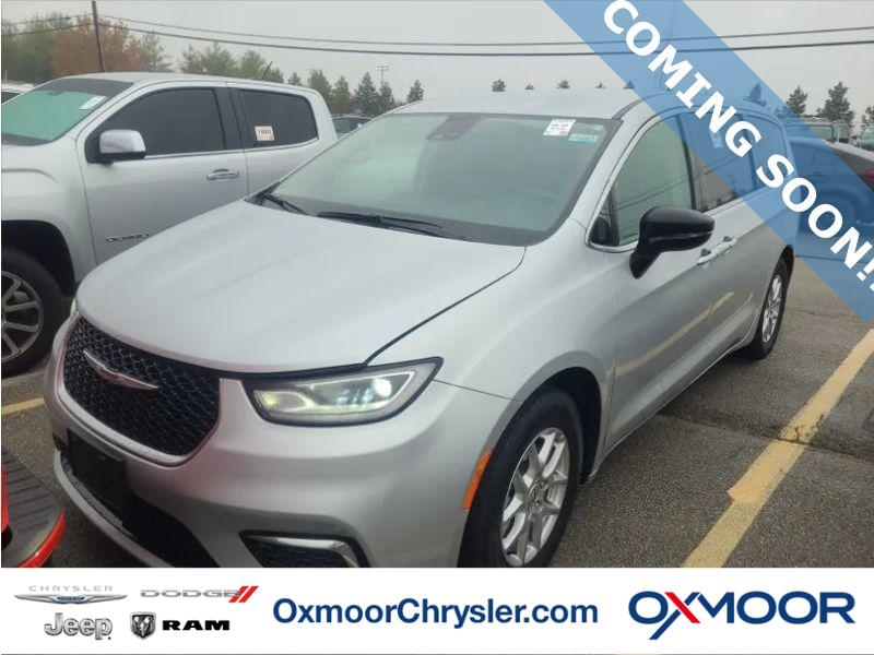 2024 Chrysler Pacifica Touring L's photo