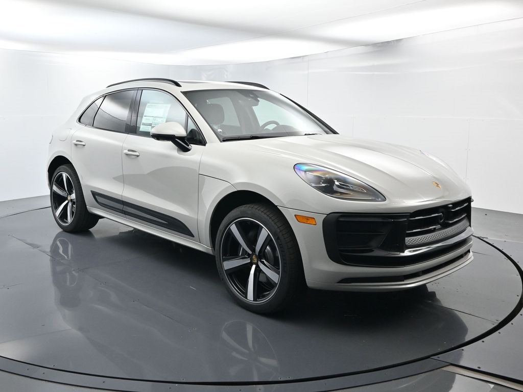 2026 Porsche Macan T photo 15