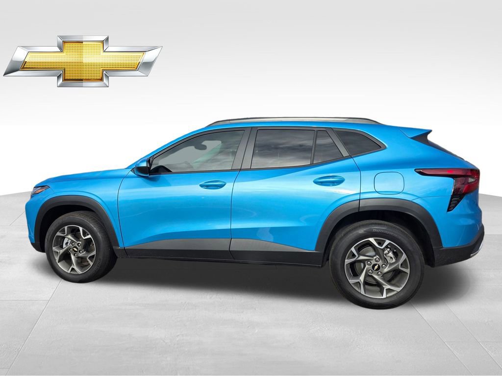 2025 Chevrolet Trax LT photo 4