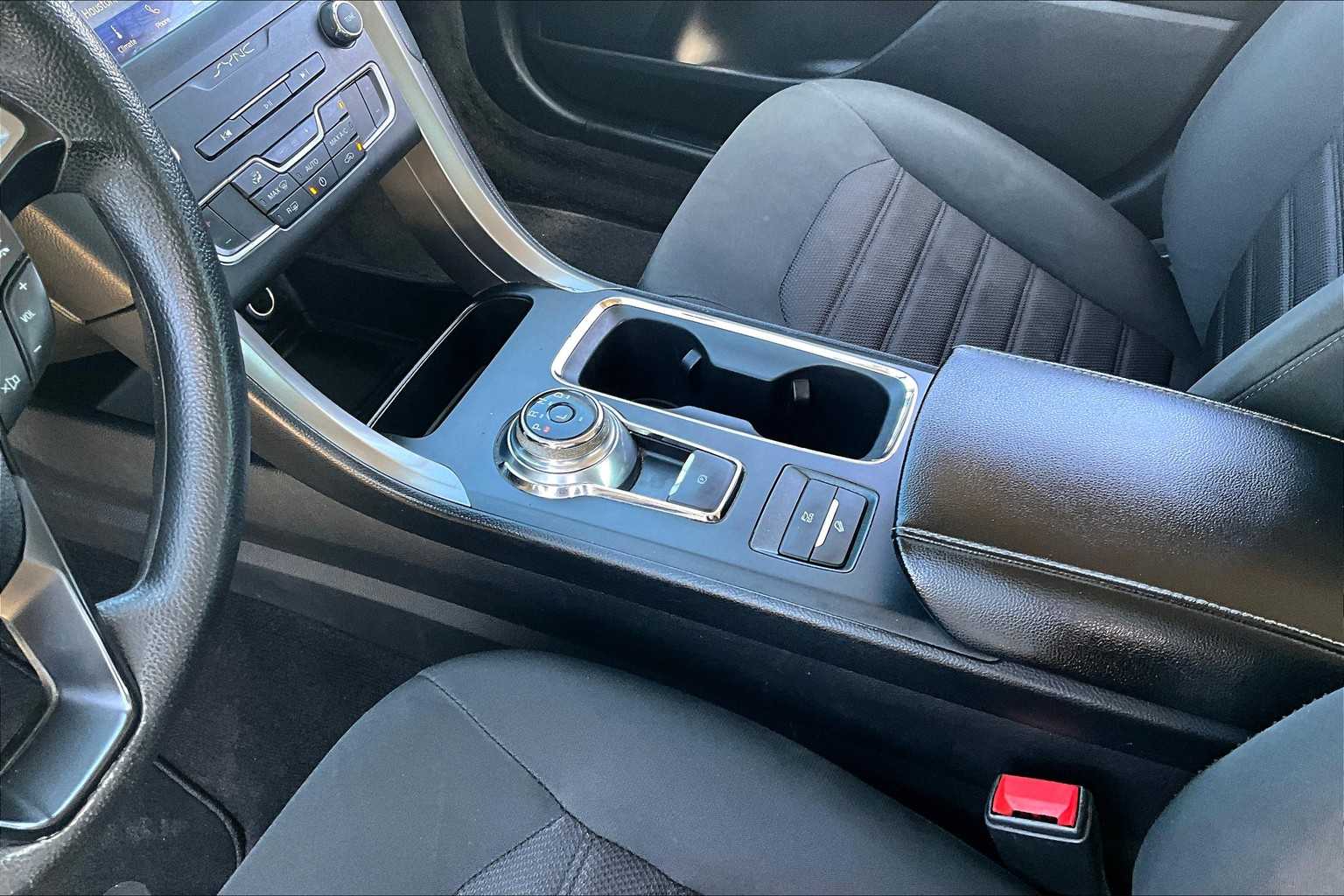 2020 Ford Fusion Hybrid SE photo 14