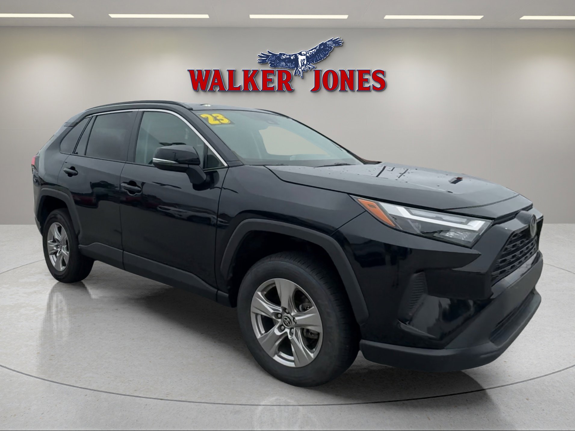 2023 Toyota RAV4 XLE's photo