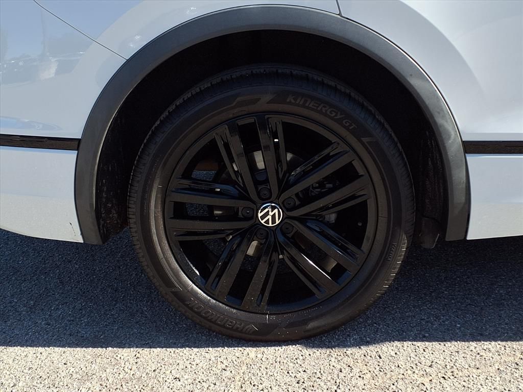 2022 Volkswagen Tiguan SE R-Line Black photo 4