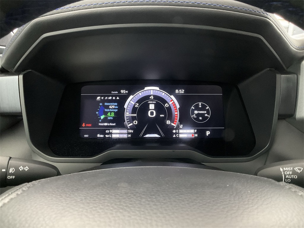 2025 Toyota Tundra Platinum CrewMax photo 27