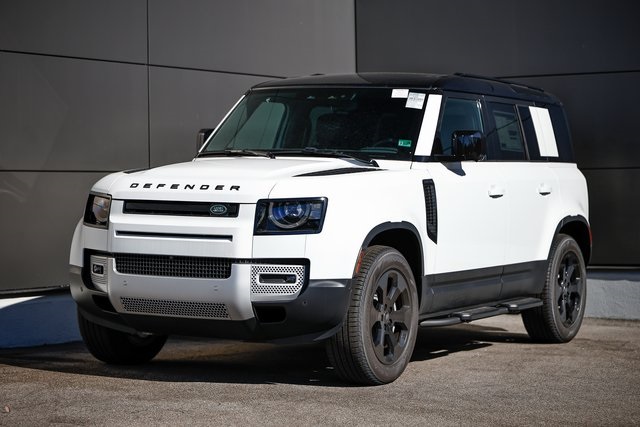 2025 Land Rover Defender S's photo