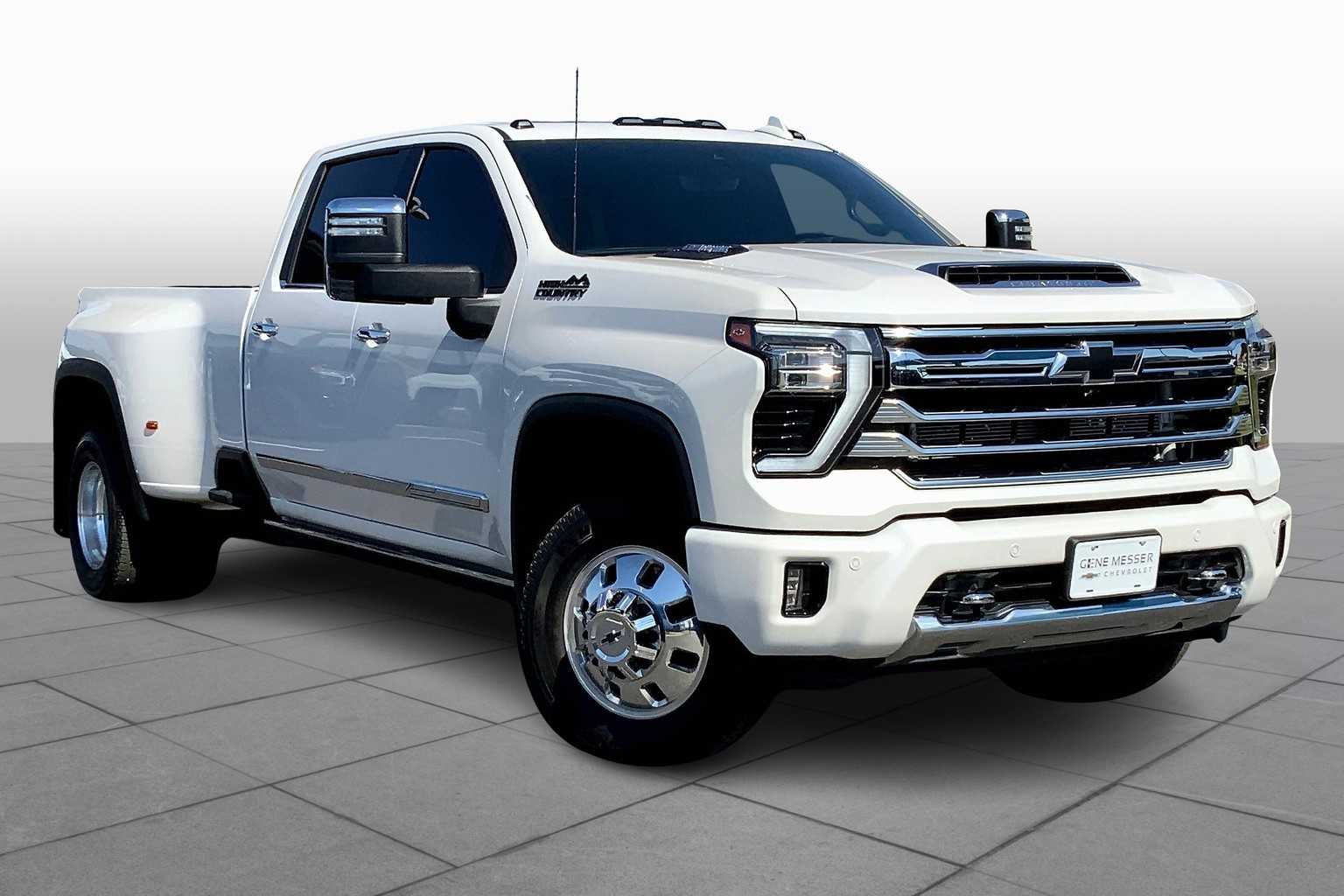 2025 Chevrolet Silverado 3500HD High Country photo 2