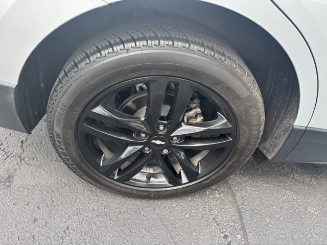 2021 Chevrolet Equinox LT photo 3