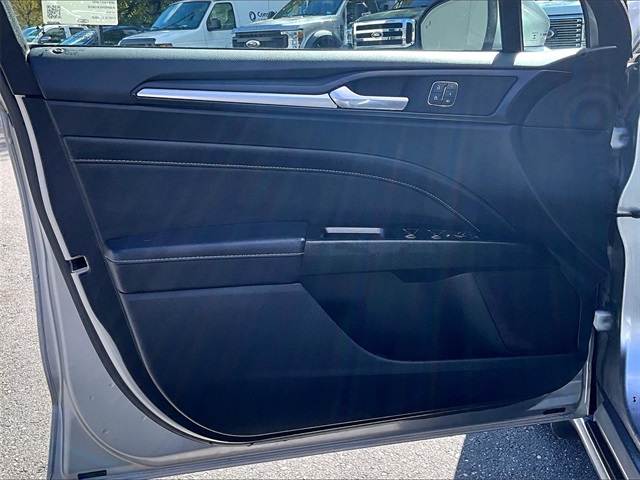 2020 Ford Fusion Titanium photo 16