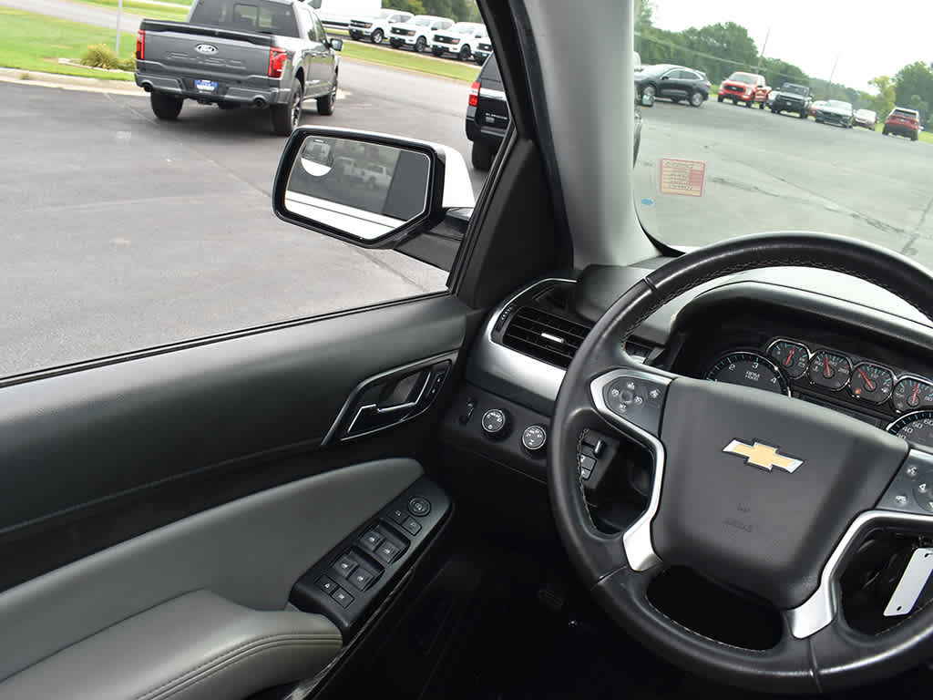 2016 Chevrolet Tahoe LT photo 14