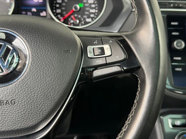 2020 Volkswagen Tiguan SE R-Line Black photo 42