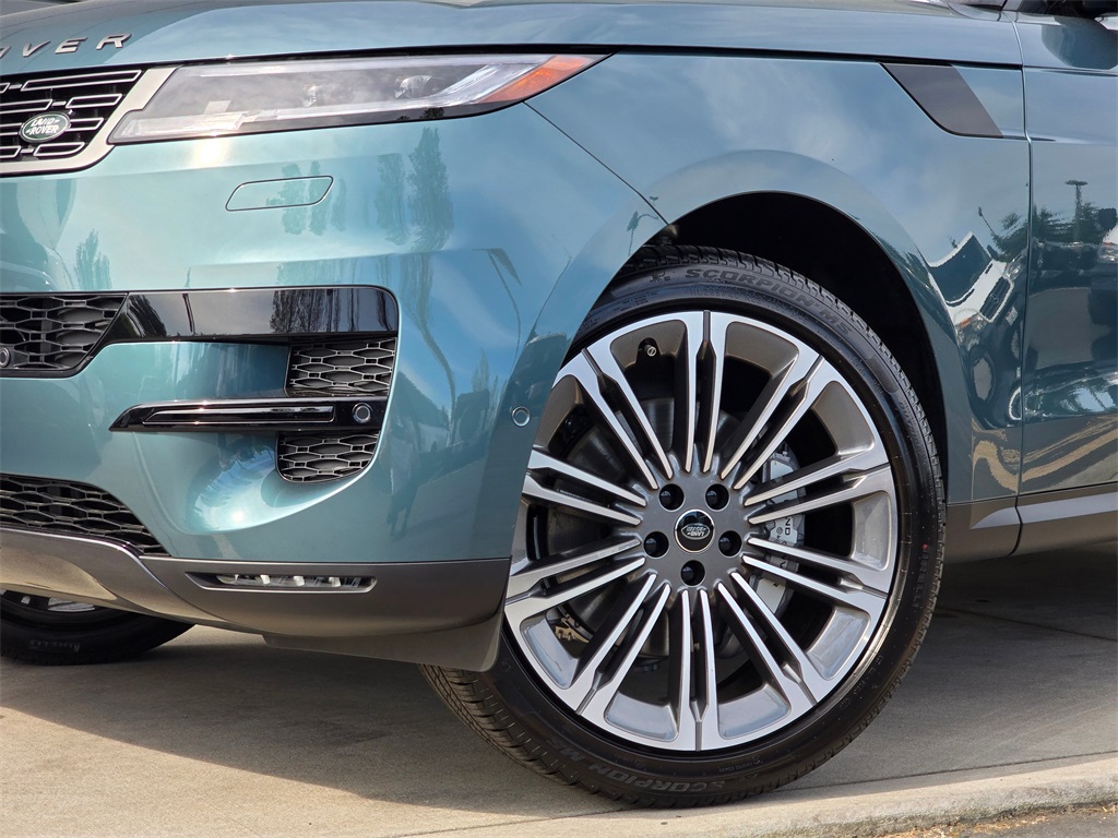 2025 Land Rover Range Rover Sport SE photo 2