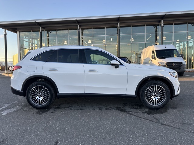 2026 Mercedes Benz GLC 300 4MATIC photo 4