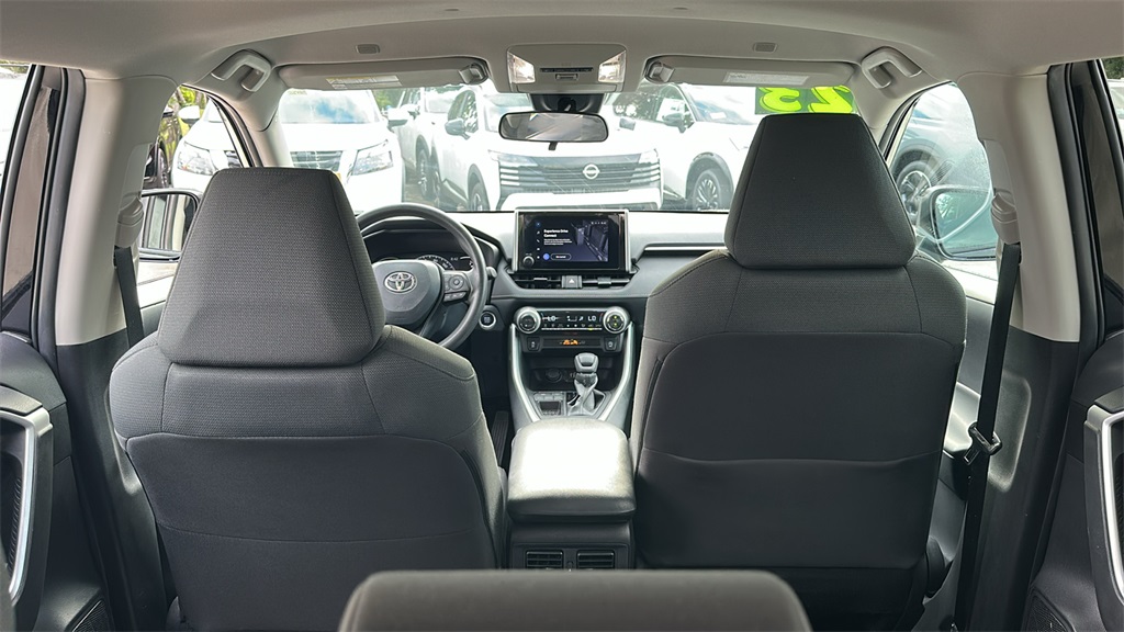 2023 Toyota RAV4 XLE photo 27