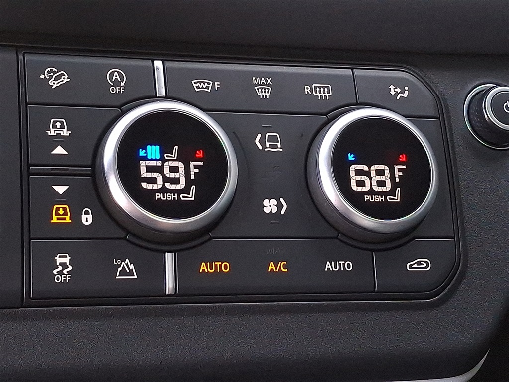 2023 Land Rover Defender 110 SE photo 17