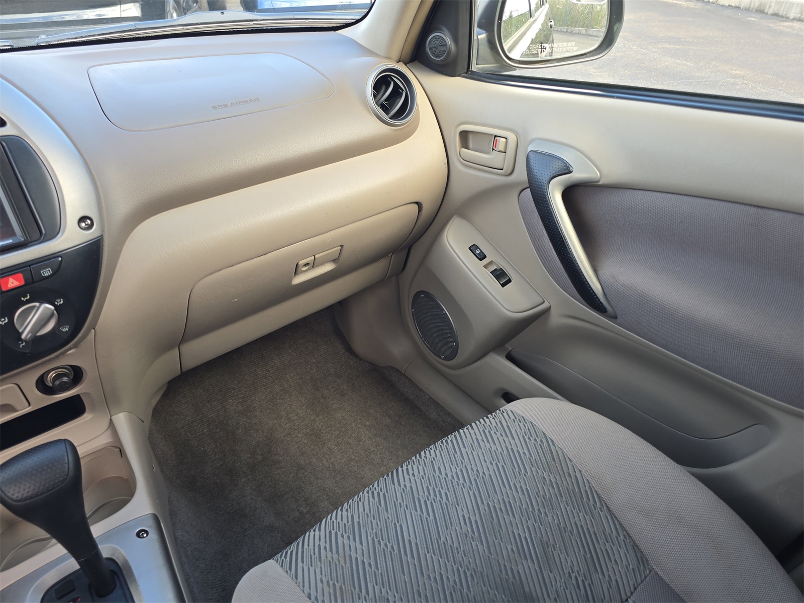 2002 Toyota RAV4 Base photo 12