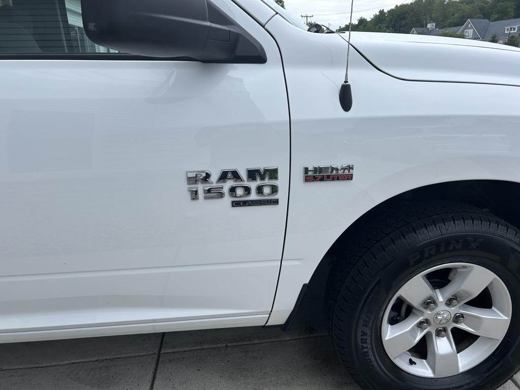 2022 Ram 1500 Classic SLT photo 4