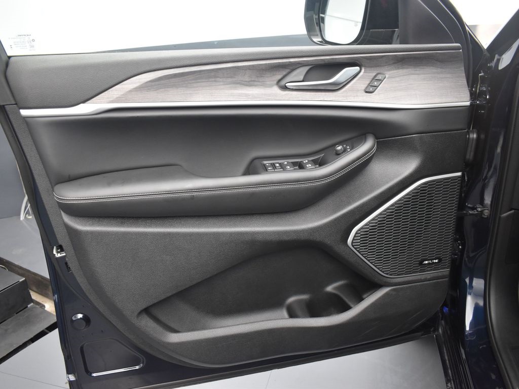 2023 Jeep Grand Cherokee 4xe photo 6