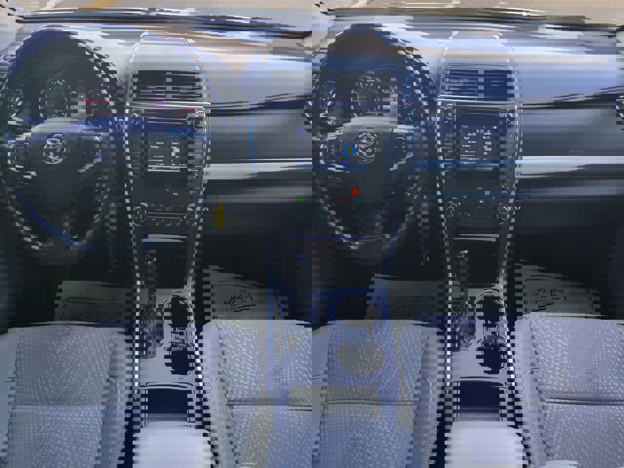2015 Toyota Camry SE photo 14
