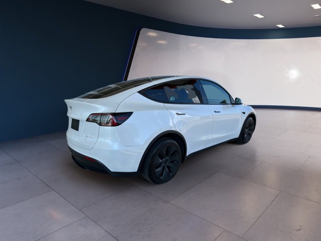 2025 Tesla Model Y Long Range photo 4