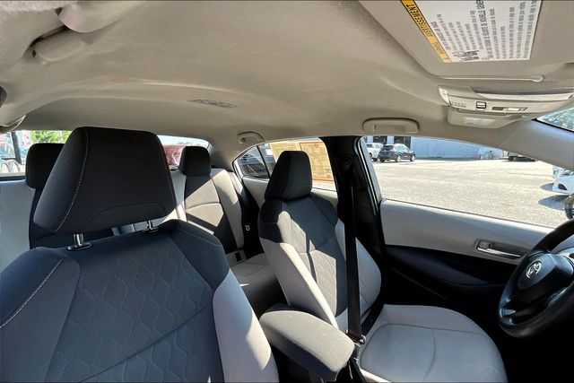 2021 Toyota Corolla LE photo 11